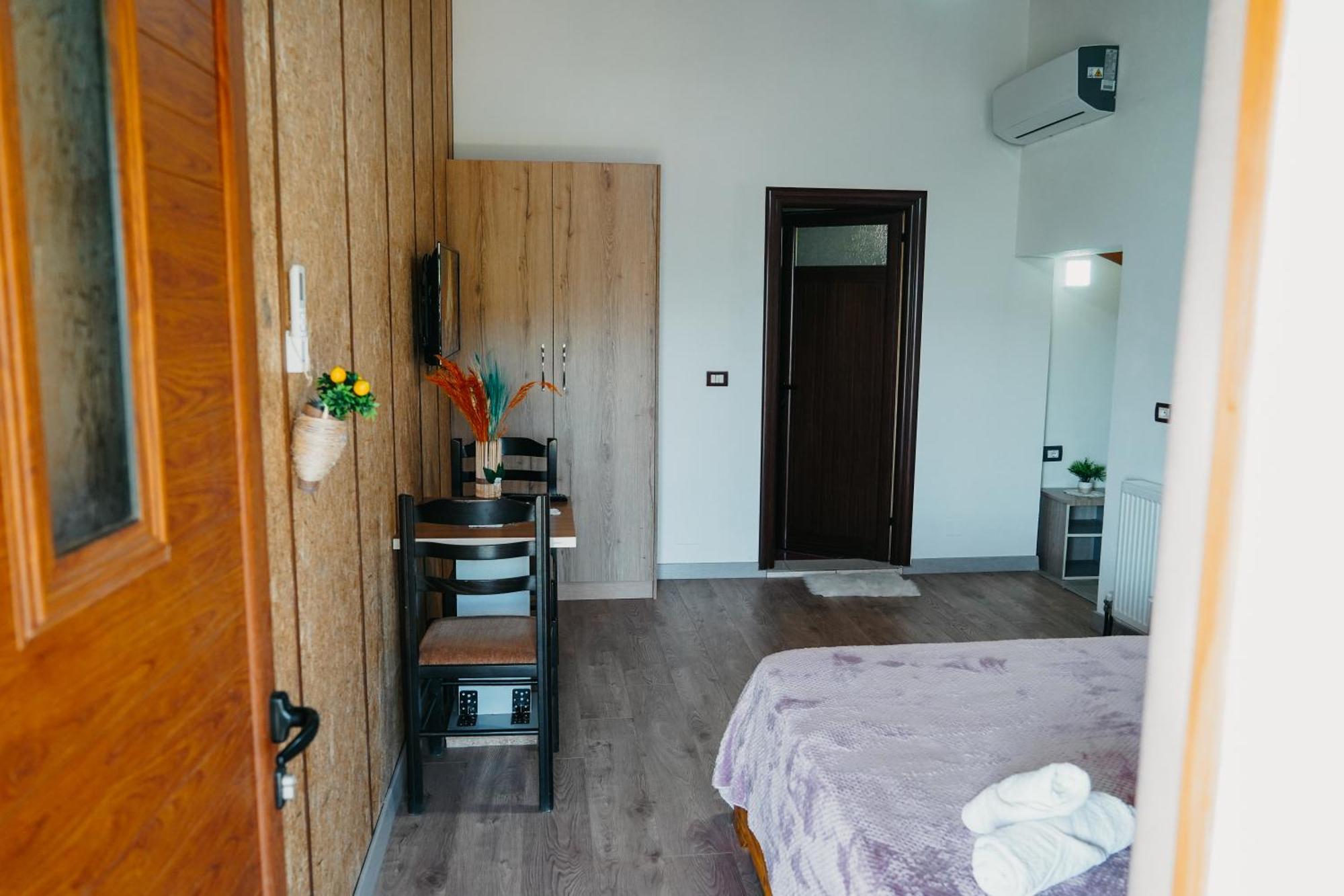 Bujtina Anlu Hotel Nepravishte Exterior photo