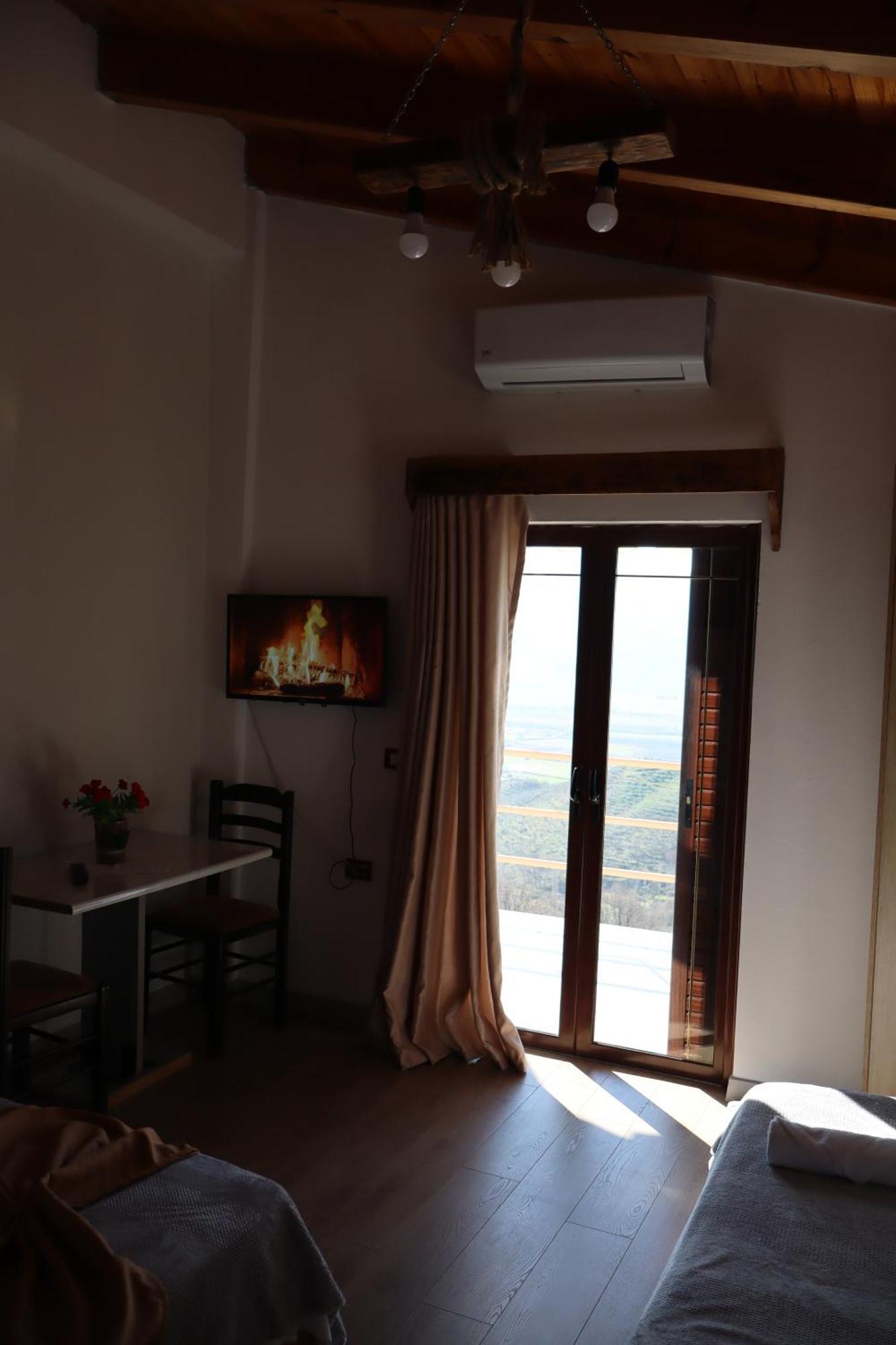 Bujtina Anlu Hotel Nepravishte Exterior photo