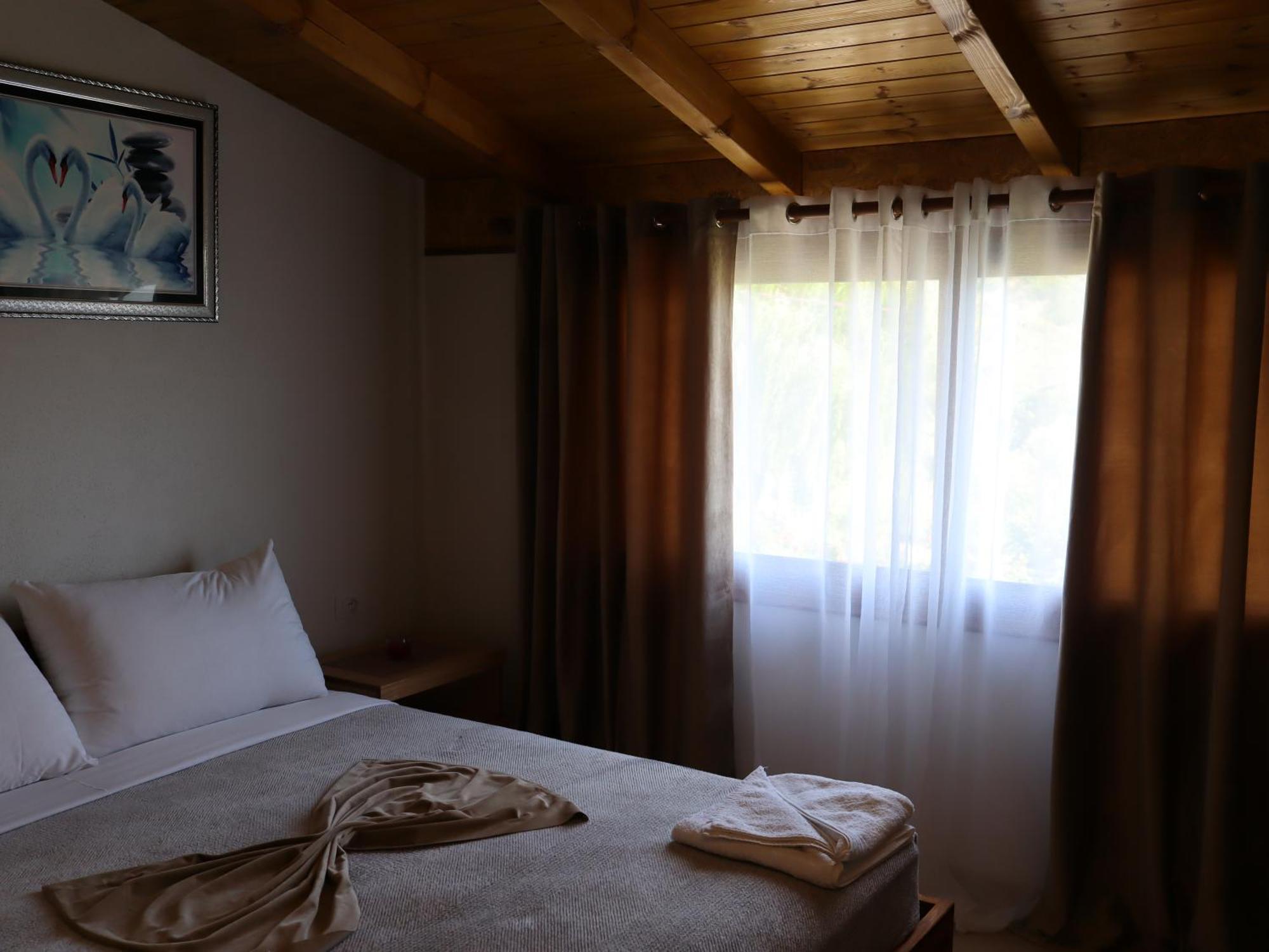 Bujtina Anlu Hotel Nepravishte Exterior photo