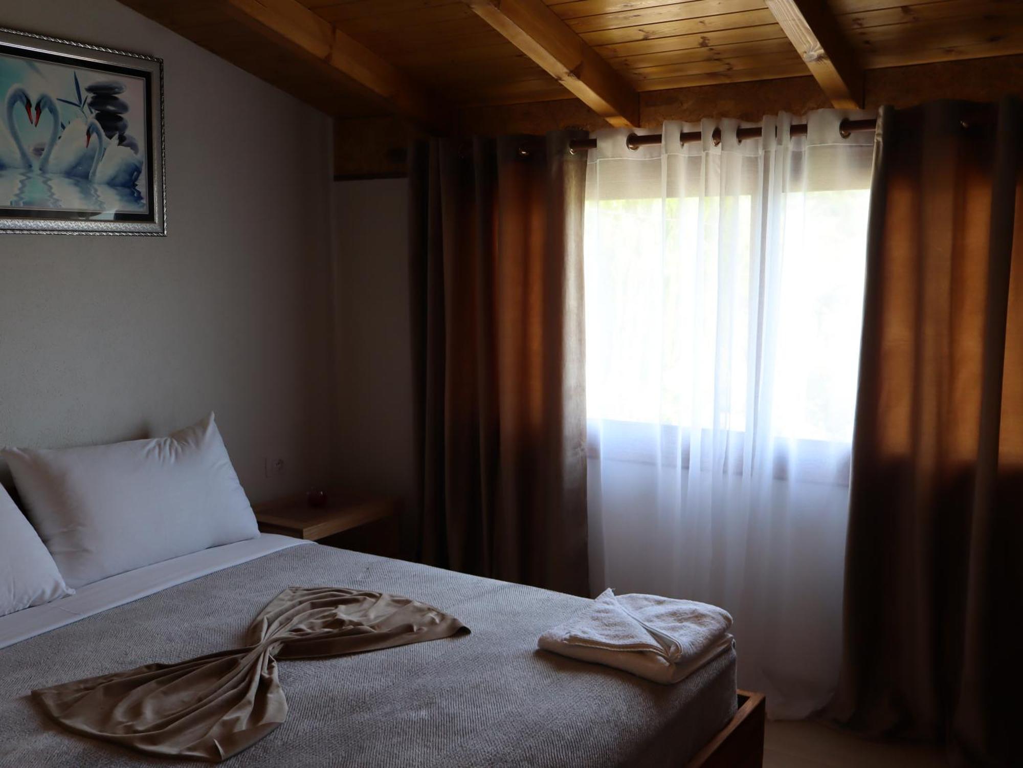 Bujtina Anlu Hotel Nepravishte Exterior photo