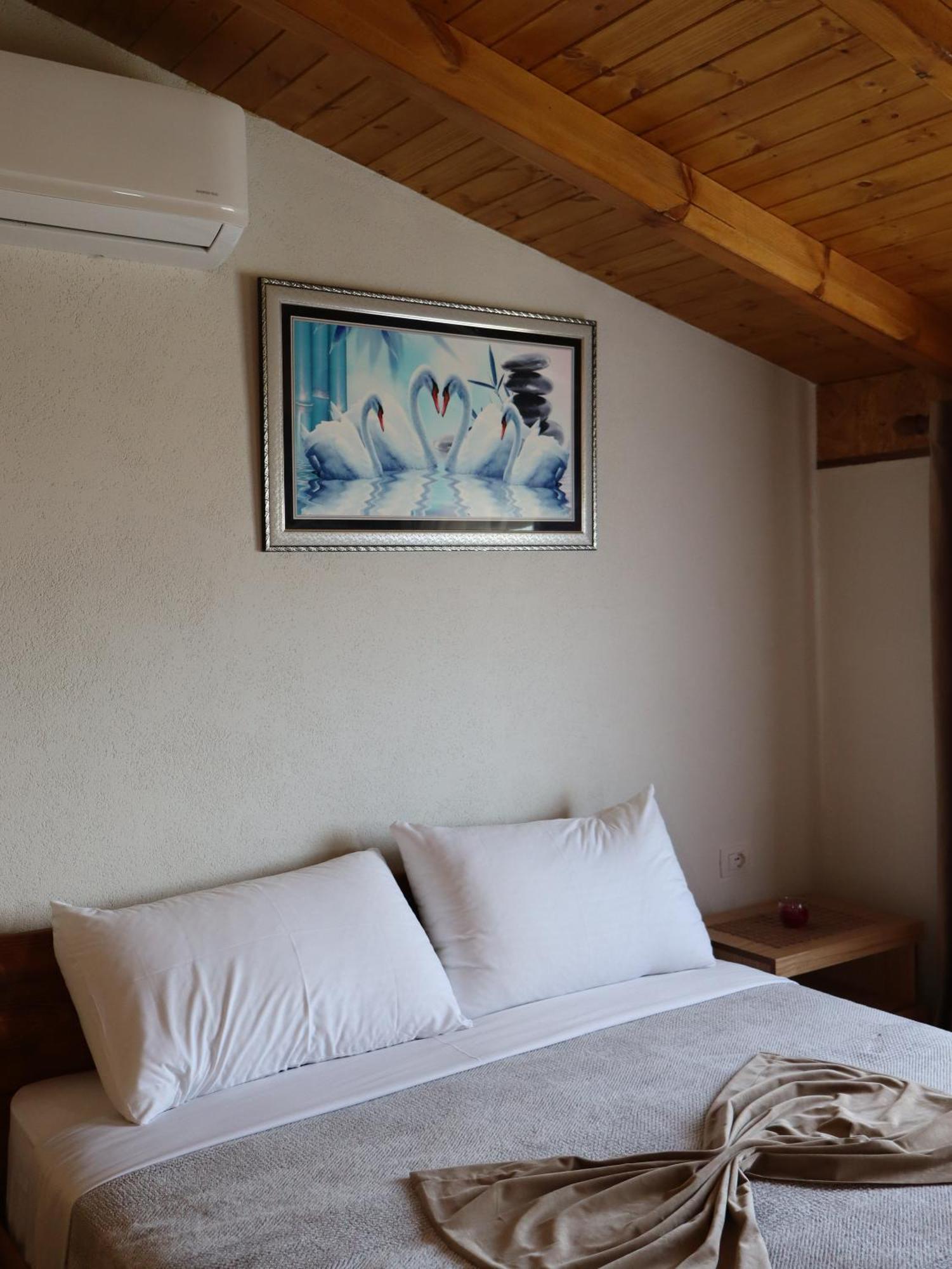 Bujtina Anlu Hotel Nepravishte Exterior photo